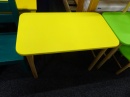 dětský barevný stoleček žlutý 
